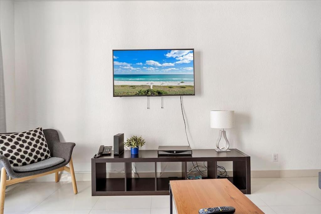 Beachfront 2 Bedroom At Tides Hollywood 8Th Floor Bagian luar foto