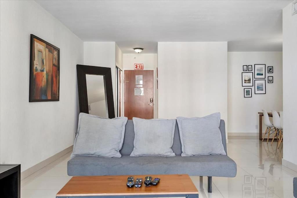 Beachfront 2 Bedroom At Tides Hollywood 8Th Floor Bagian luar foto