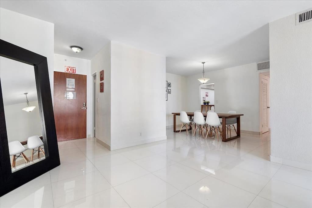 Beachfront 2 Bedroom At Tides Hollywood 8Th Floor Bagian luar foto