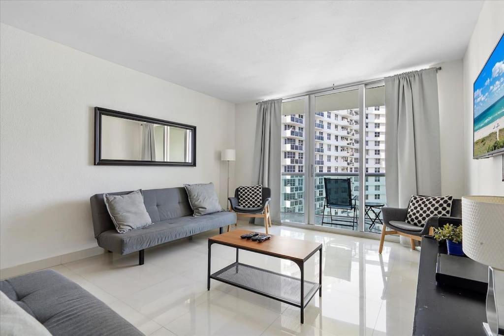 Beachfront 2 Bedroom At Tides Hollywood 8Th Floor Bagian luar foto