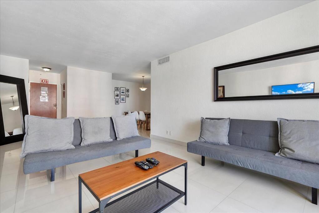 Beachfront 2 Bedroom At Tides Hollywood 8Th Floor Bagian luar foto
