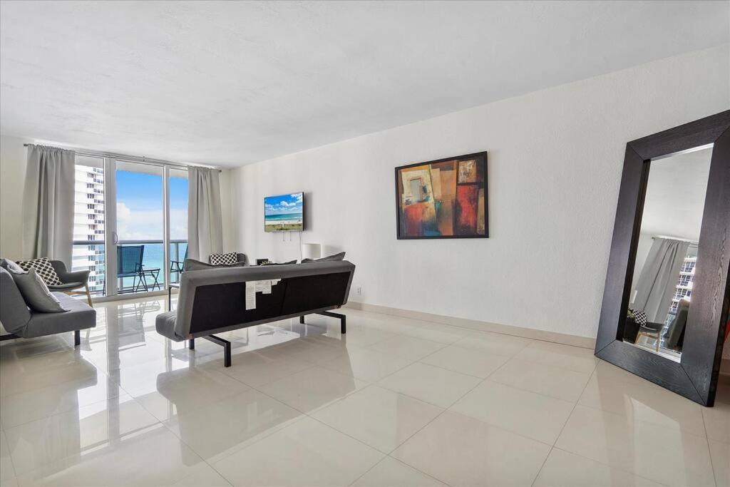 Beachfront 2 Bedroom At Tides Hollywood 8Th Floor Bagian luar foto